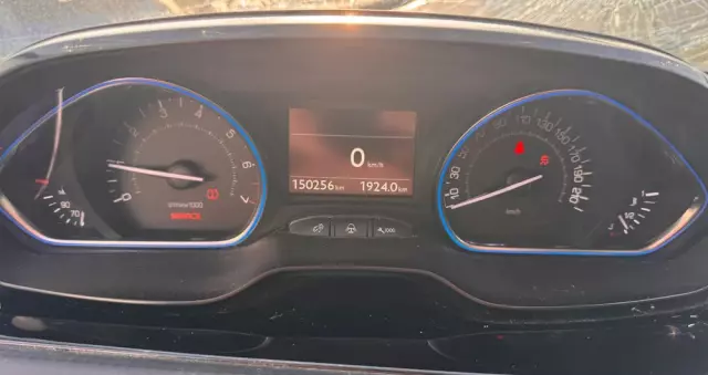 PEUGEOT 2008 PureTech 130 GPF Stop&Start Crossway
