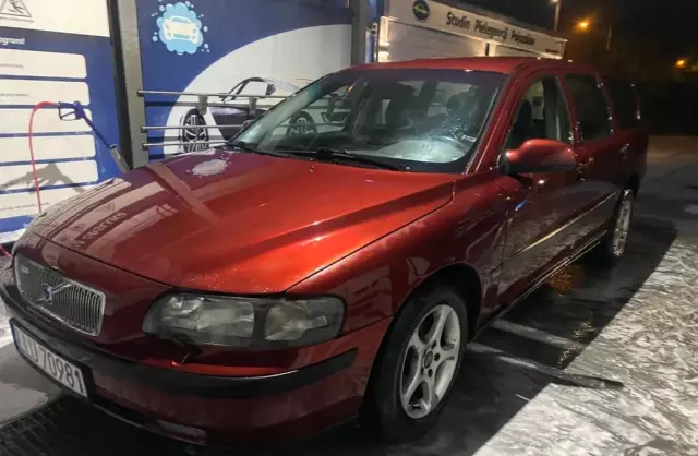 VOLVO V70 