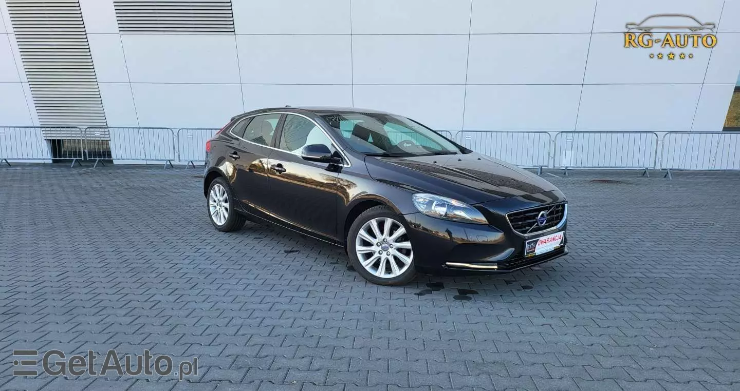 VOLVO V40 