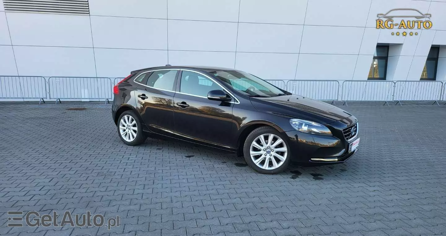 VOLVO V40 