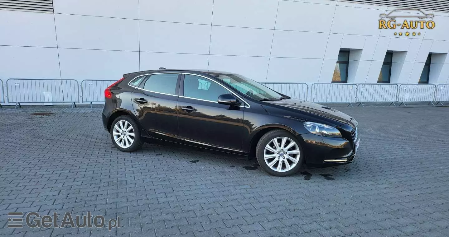 VOLVO V40 