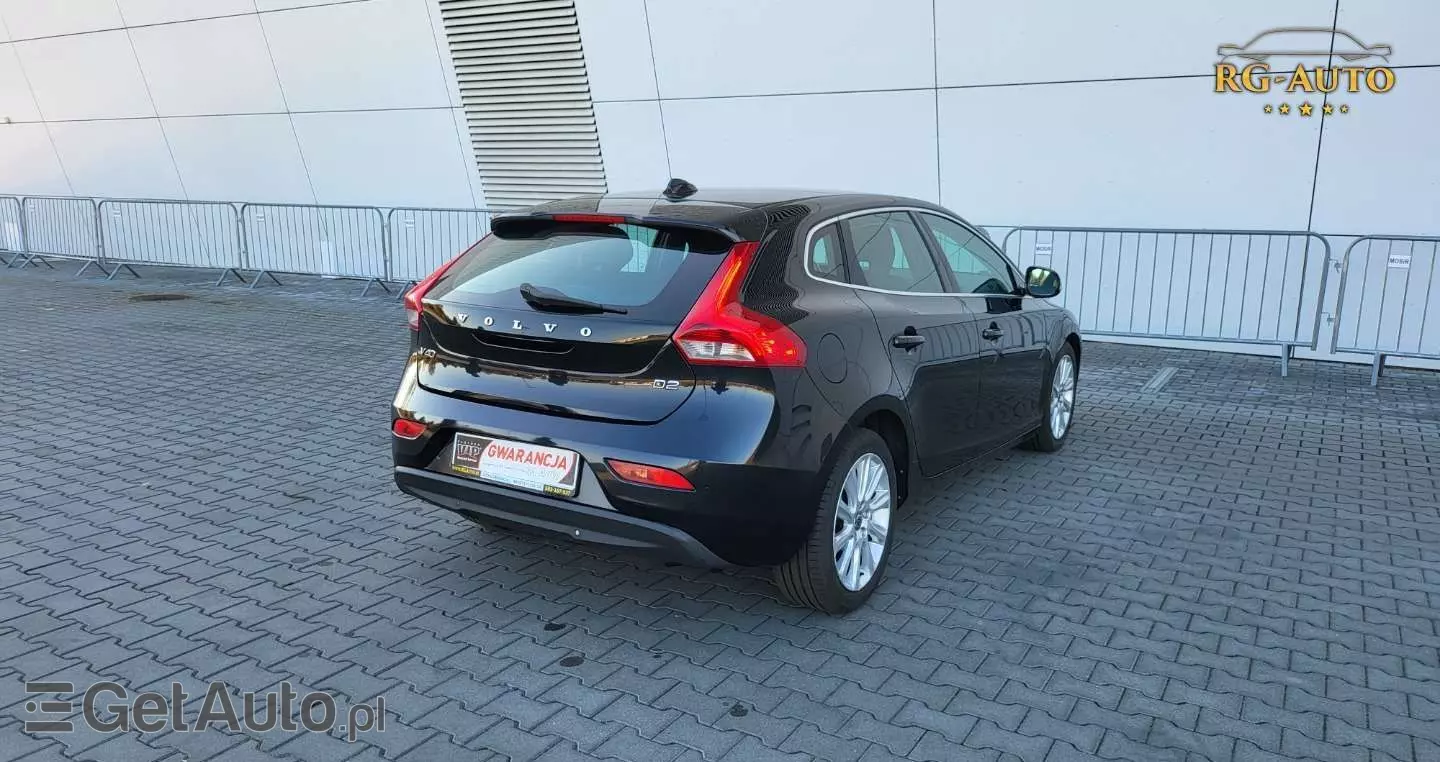 VOLVO V40 