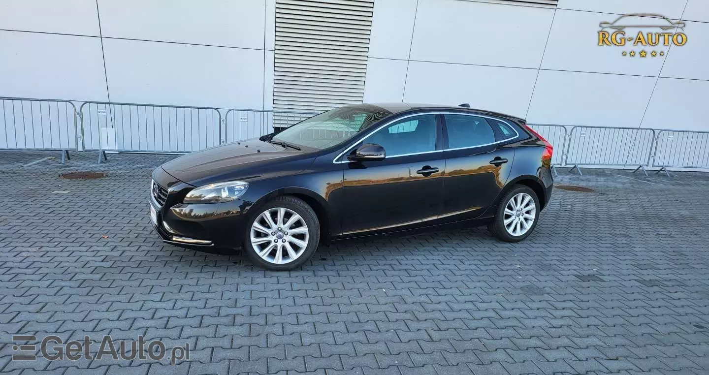 VOLVO V40 
