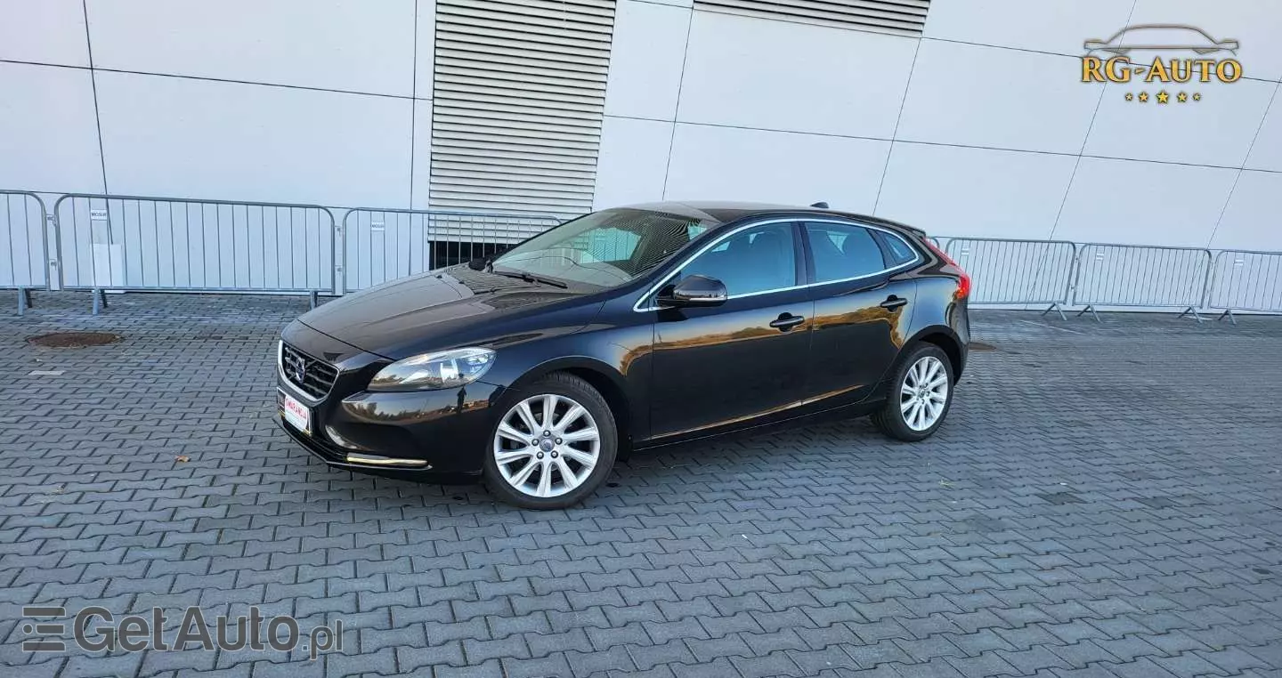 VOLVO V40 