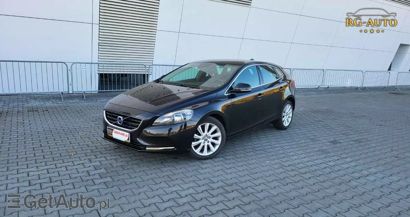 VOLVO V40 