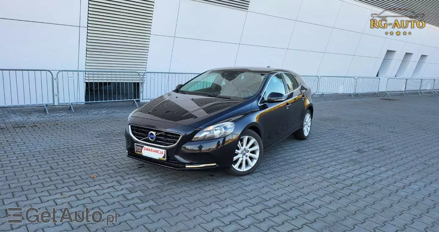VOLVO V40 