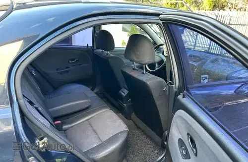 MITSUBISHI Carisma 