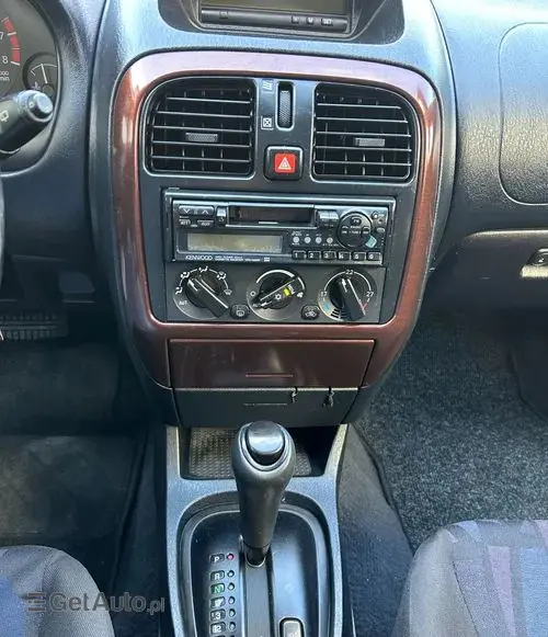 MITSUBISHI Carisma 