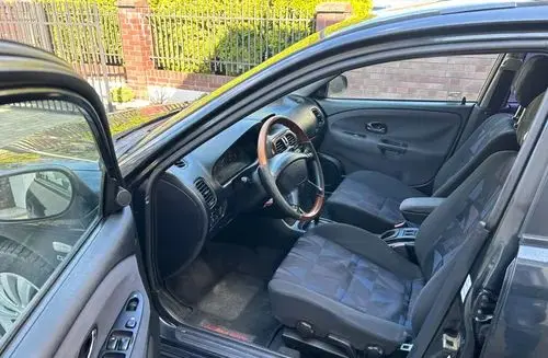 MITSUBISHI Carisma 