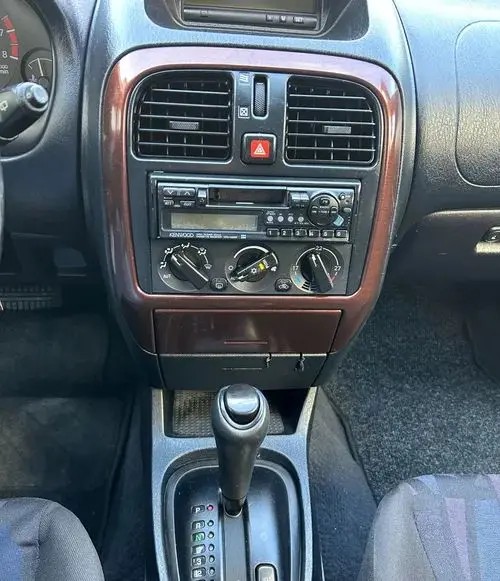 MITSUBISHI Carisma 