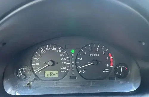 MITSUBISHI Carisma 