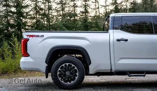 TOYOTA Tundra 