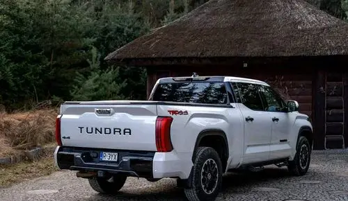 TOYOTA Tundra 
