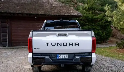 TOYOTA Tundra 
