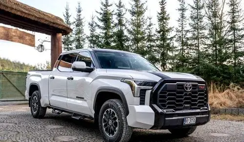 TOYOTA Tundra 