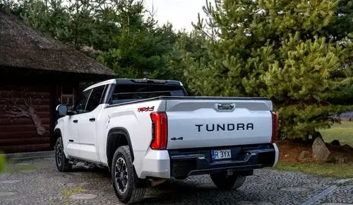 TOYOTA Tundra 