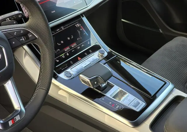 AUDI Q8 50 TDI quattro tiptronic