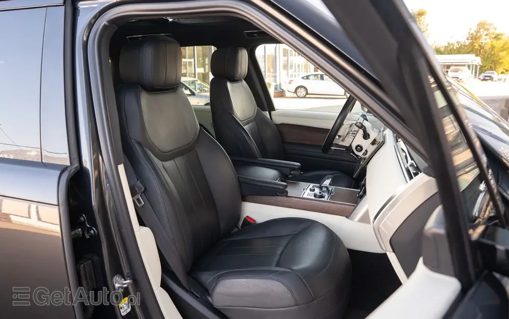 LAND ROVER Range Rover D300 HSE