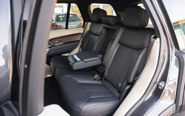 LAND ROVER Range Rover D300 HSE