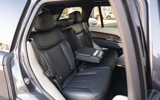 LAND ROVER Range Rover D300 HSE