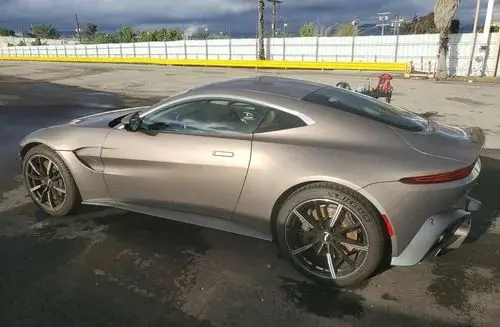 ASTON MARTIN Vantage 