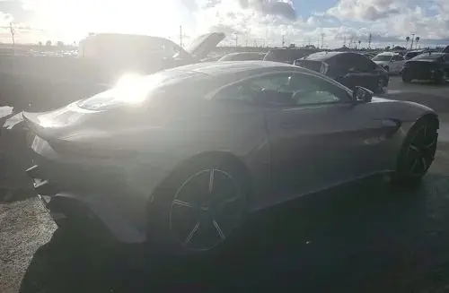 ASTON MARTIN Vantage 