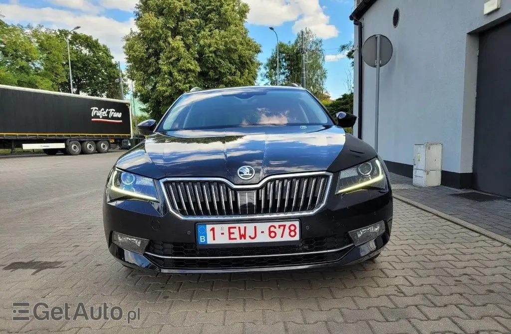 SKODA Superb 