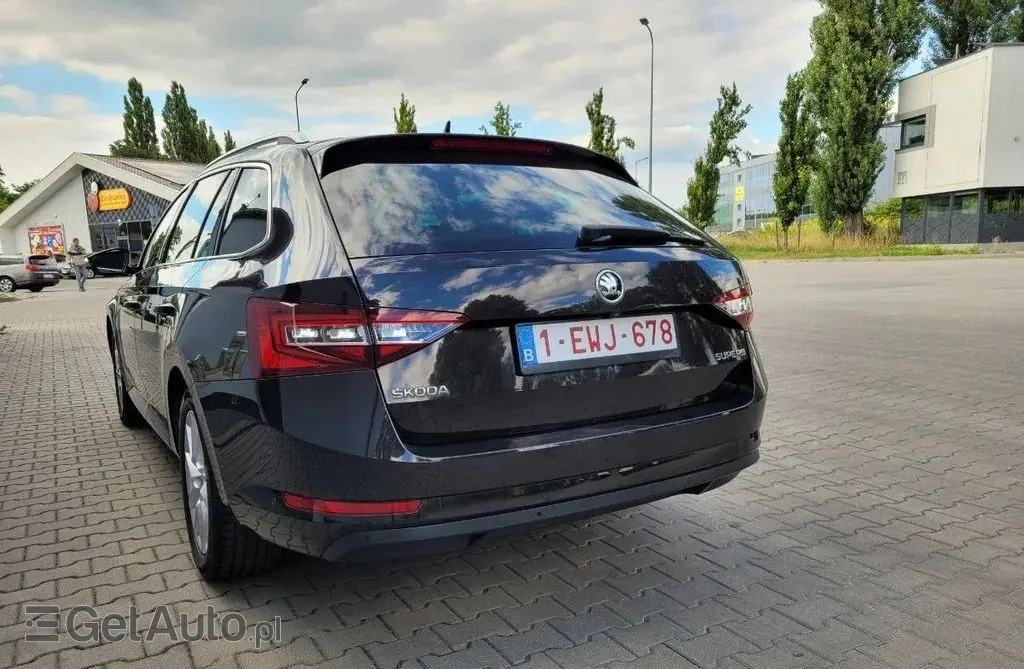 SKODA Superb 