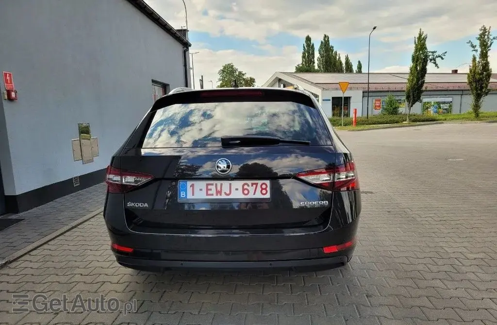 SKODA Superb 
