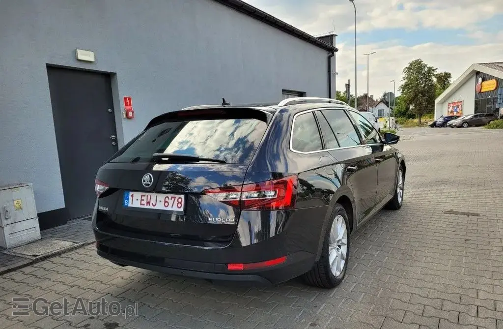 SKODA Superb 