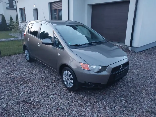 MITSUBISHI Colt 