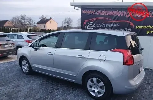 PEUGEOT 5008 
