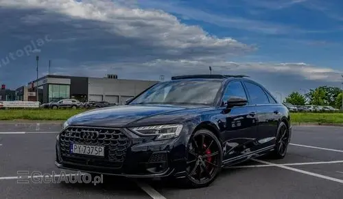 AUDI S8 