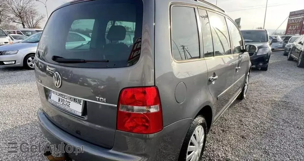 VOLKSWAGEN Touran 