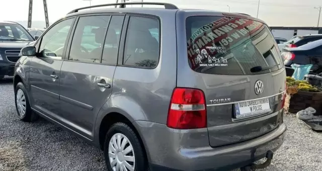 VOLKSWAGEN Touran 