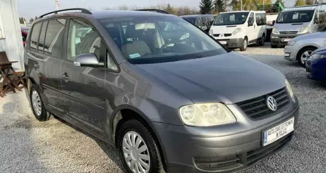 VOLKSWAGEN Touran 