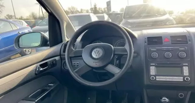 VOLKSWAGEN Touran 