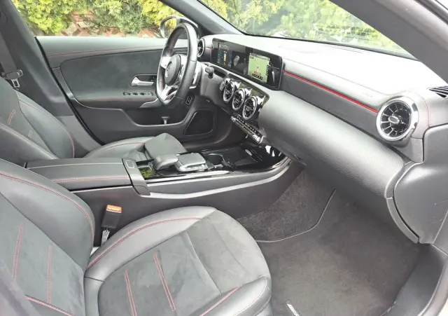 MERCEDES-BENZ CLA 250 e 8G-DCT Edition AMG Line