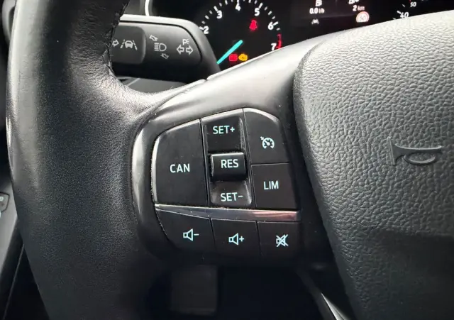 FORD Focus SW Ver-1-0-ecoboost-start--stopp--system-titanium