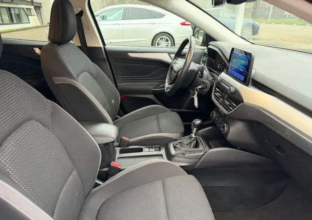 FORD Focus SW Ver-1-0-ecoboost-start--stopp--system-titanium