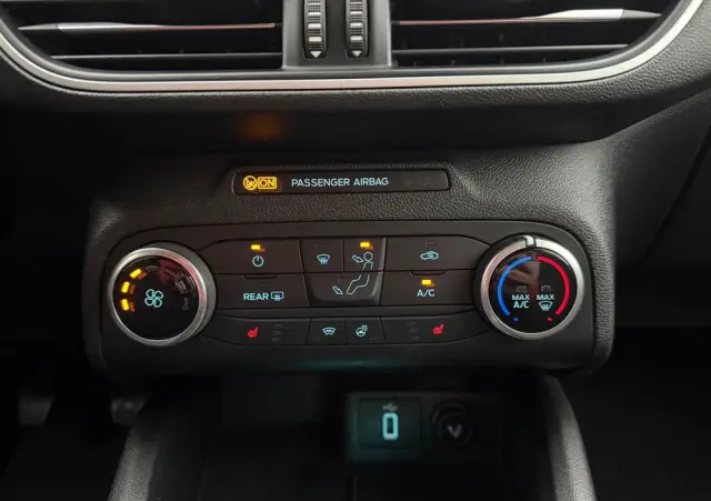 FORD Focus SW Ver-1-0-ecoboost-start--stopp--system-titanium