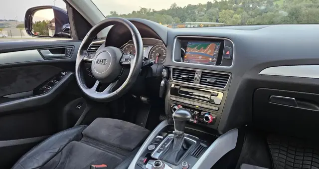 AUDI Q5 2.0 TDI quattro S tronic sport