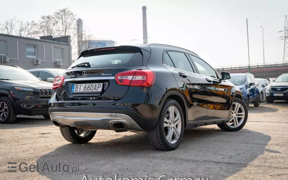 MERCEDES-BENZ GLA 250 4-Matic