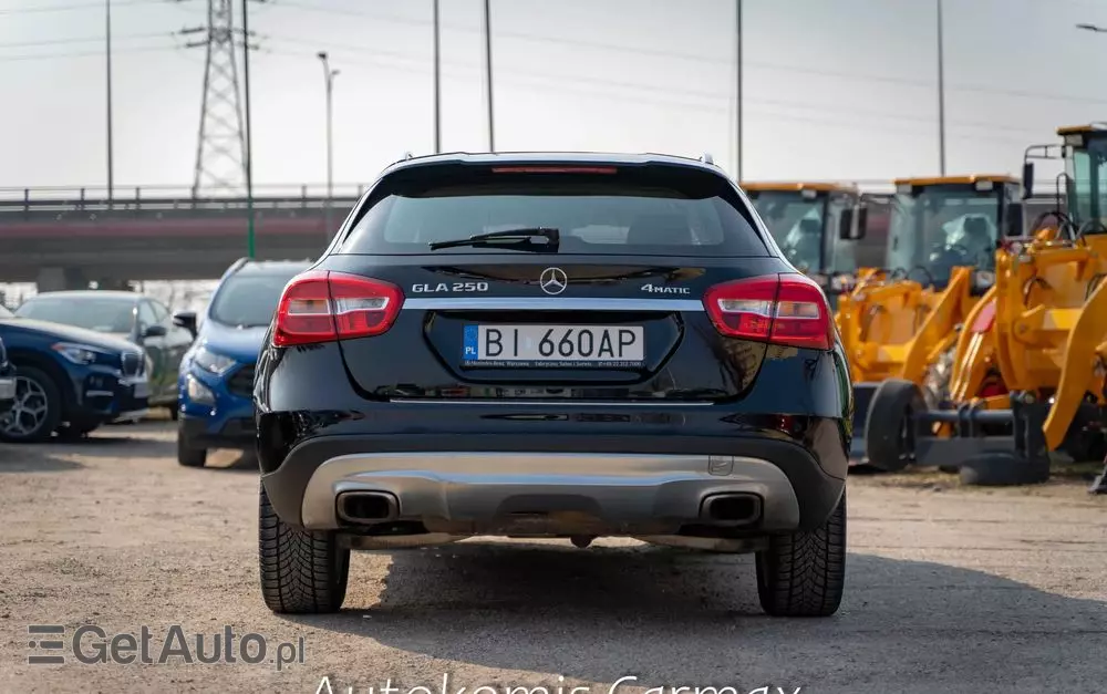 MERCEDES-BENZ GLA 250 4-Matic