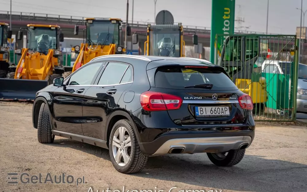 MERCEDES-BENZ GLA 250 4-Matic