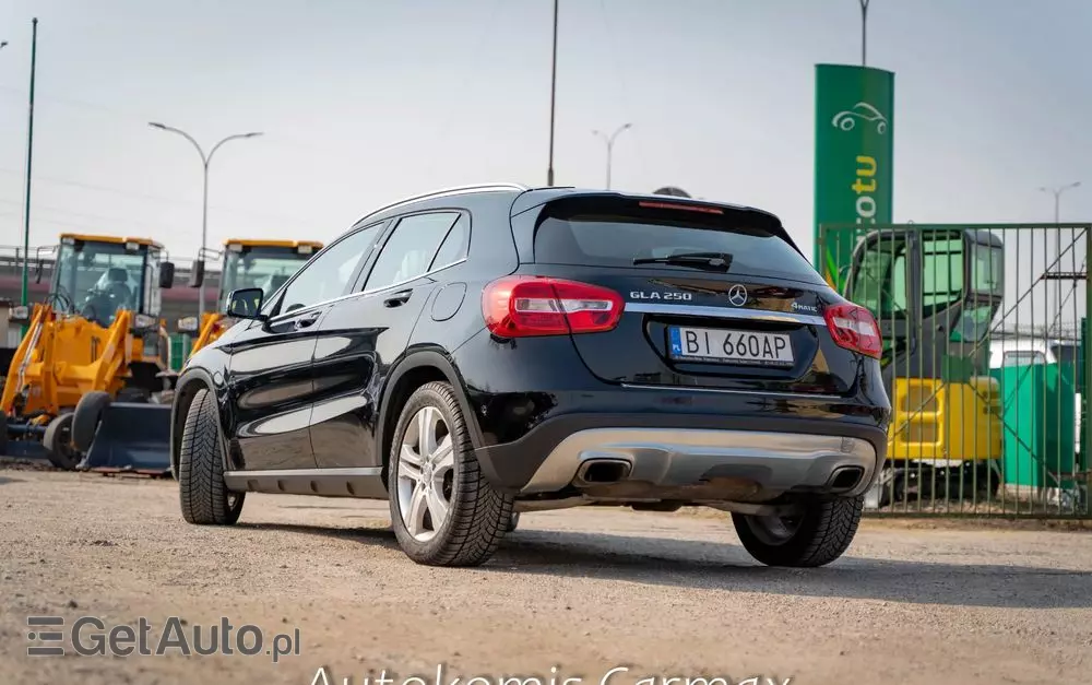 MERCEDES-BENZ GLA 250 4-Matic