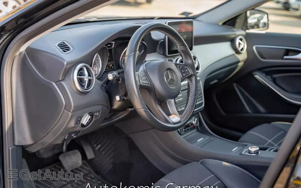 MERCEDES-BENZ GLA 250 4-Matic
