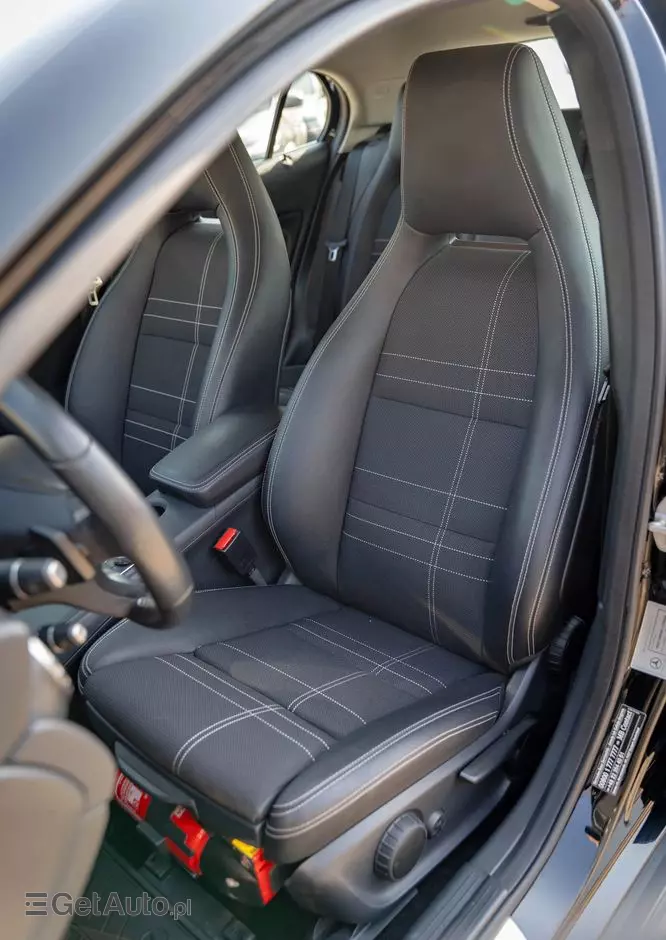 MERCEDES-BENZ GLA 250 4-Matic