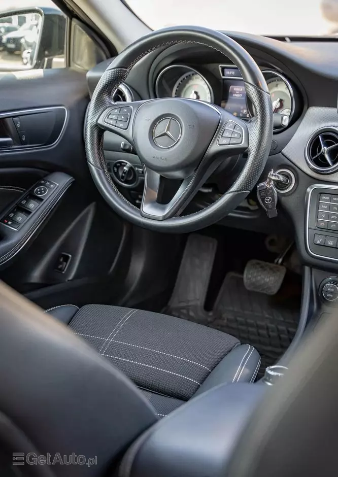 MERCEDES-BENZ GLA 250 4-Matic