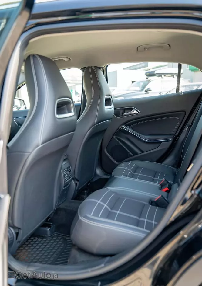 MERCEDES-BENZ GLA 250 4-Matic